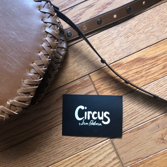 Circus - Picture 11 of 12